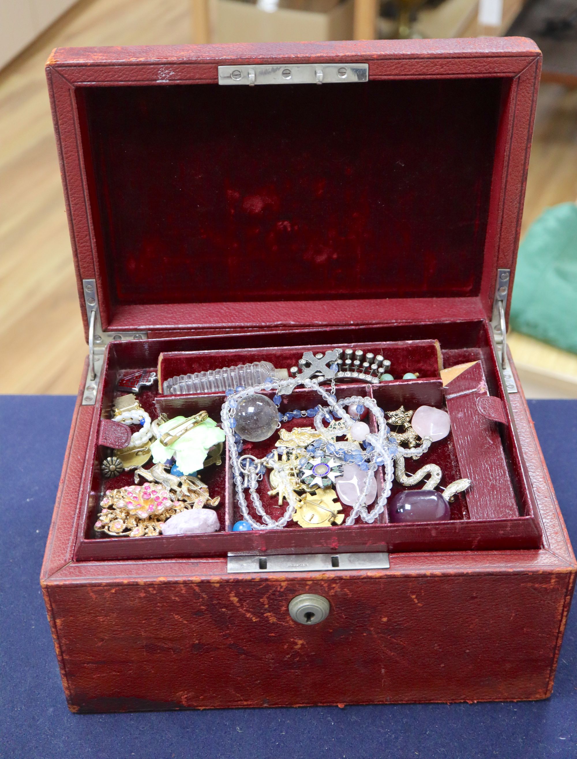 A box of assorted costume jewellery.